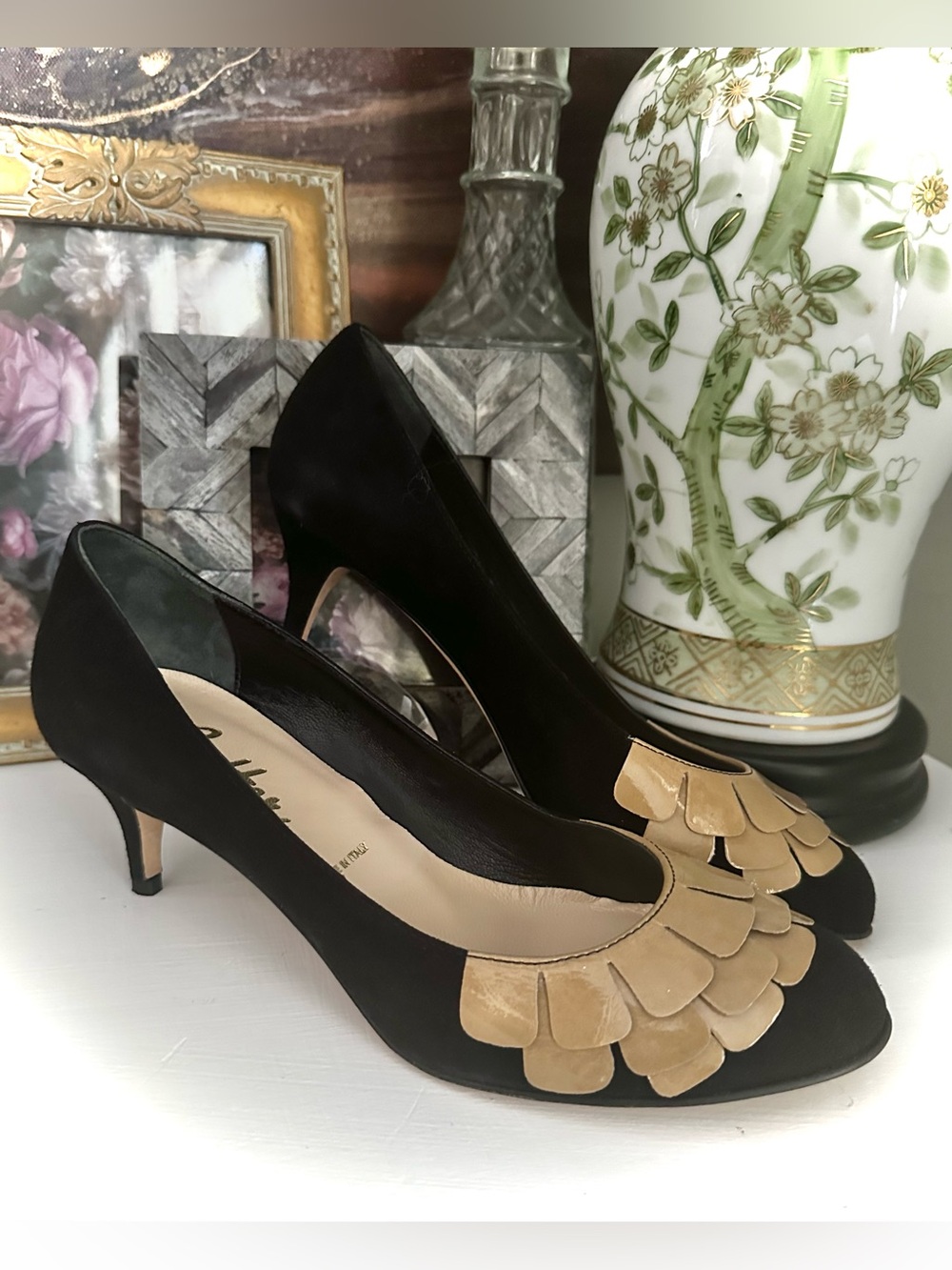 Butter Black Suede Tan Patent Scalloped Toe Kitten Heel Pumps Sz 7.5